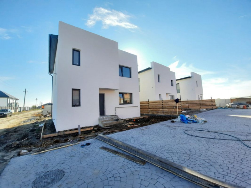 Vila individuala Bragadiru 4 camere 2 bai P+1