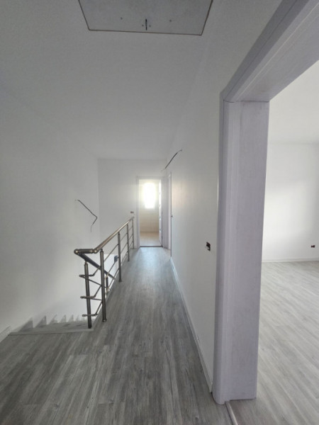 Vanzare Casa tip triplex/unitate capat/3 camere id nr 40