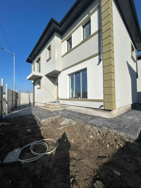 Vila /Singulara/ 4 camere 3 bai dressing strada Iernii id nr 60