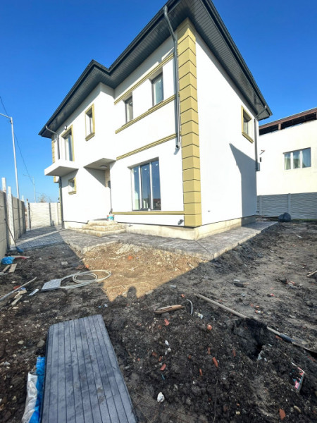 Vila /Singulara/ 4 camere 3 bai dressing strada Iernii id nr 60