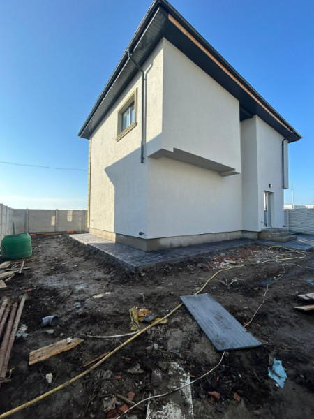 Vila /Singulara/ 4 camere 3 bai dressing strada Iernii id nr 60