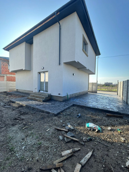 Vila /Singulara/ 4 camere 3 bai dressing strada Iernii id nr 60