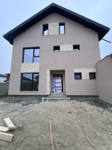 Vila/Casa Individuala Parter+Etj1+Mansarda si Garaj id nr 68
