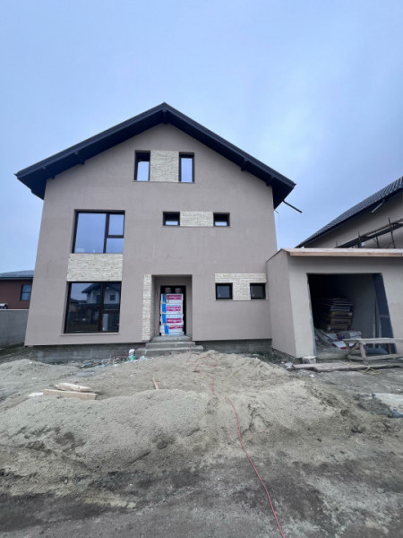 Vila/Casa Individuala Parter+Etj1+Mansarda si Garaj id nr 68