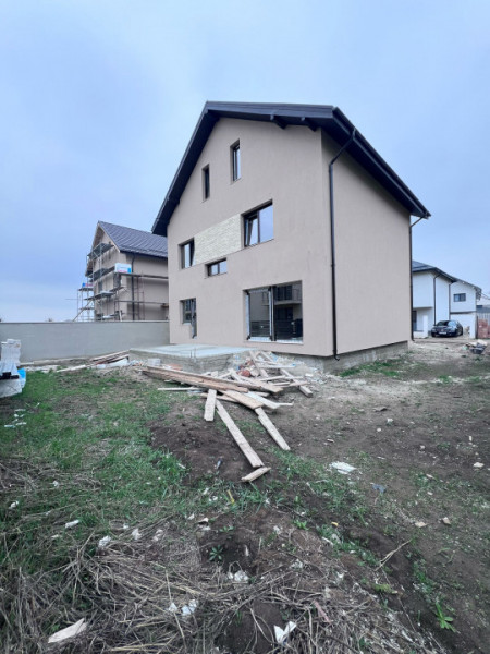 Vila/Casa Individuala Parter+Etj1+Mansarda si Garaj id nr 68