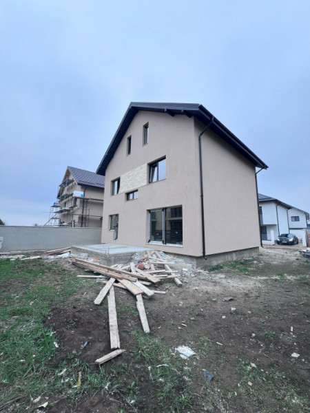 Vila/Casa Individuala Parter+Etj1+Mansarda si Garaj id nr 68