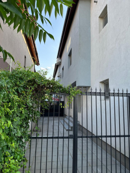 Casa/Vila Capat Triplex/Cartierul Independentei id nr 16