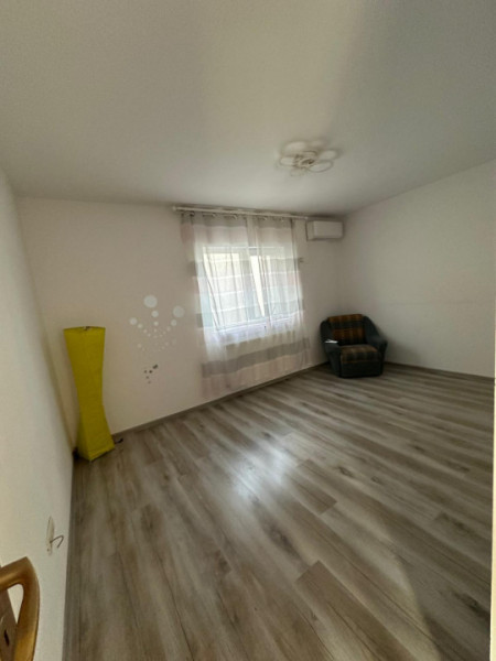 Casa/Vila Capat Triplex/Cartierul Independentei id nr 16