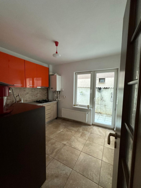 Casa/Vila Capat Triplex/Cartierul Independentei id nr 16