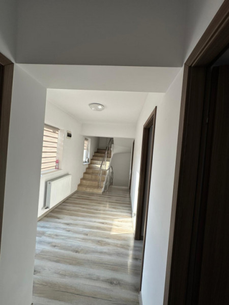 Casa/Vila Capat Triplex/Cartierul Independentei id nr 16