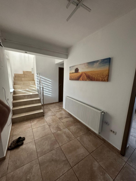 Casa/Vila Capat Triplex/Cartierul Independentei id nr 16