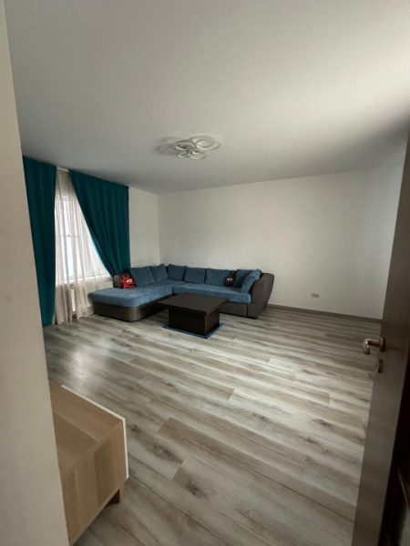Casa/Vila Capat Triplex/Cartierul Independentei id nr 16