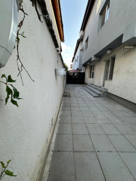 Casa/Vila Capat Triplex/Cartierul Independentei id nr 16