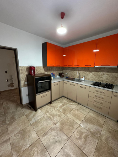 Casa/Vila Capat Triplex/Cartierul Independentei id nr 16