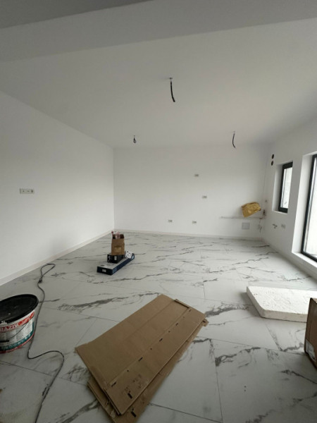 Vanzare Apartament 2 camere+curte 60mp si 2 locuri de parcare