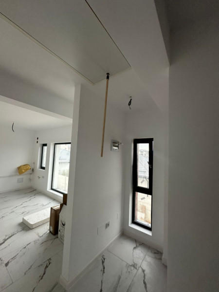 Vanzare Apartament 2 camere+curte 60mp si 2 locuri de parcare
