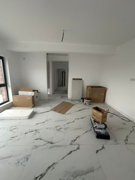 Vanzare Apartament 2 camere+curte 60mp si 2 locuri de parcare