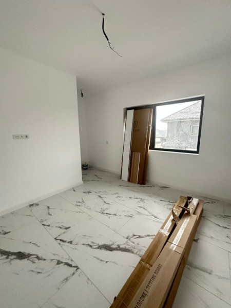 Vanzare Apartament 2 camere+curte 60mp si 2 locuri de parcare