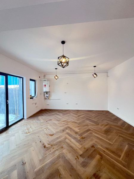 Vanzare Apartament 2 camere+curte 60mp si 2 locuri de parcare