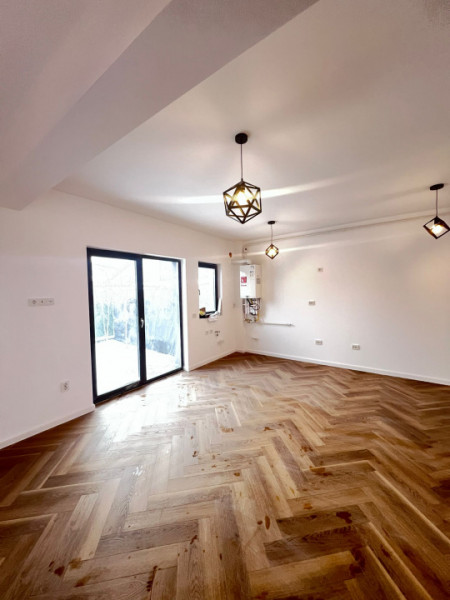 Vanzare Apartament 2 camere+curte 60mp si 2 locuri de parcare