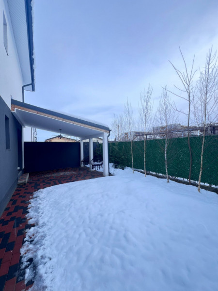 Vanzare Apartament 2 camere+curte 60mp si 2 locuri de parcare