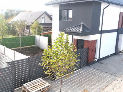 Vanzare Apartament 2 camere+curte 60mp si 2 locuri de parcare