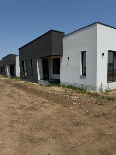 Vanzare Casa Individuala/Parter in Ansamblu Domnesti