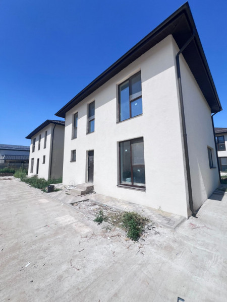 Vanzare Vila Individuala/Cristalului/5 camere id nr 54