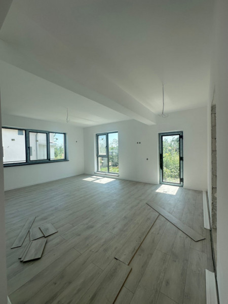 Vanzare Vila Individuala/Cristalului/5 camere id nr 54