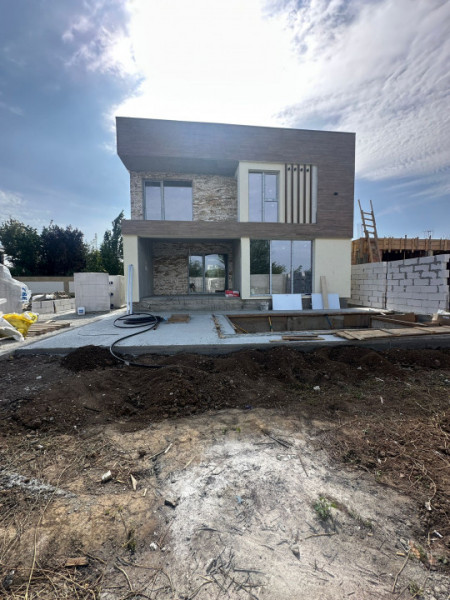 Casa Individuala Bragadiru-Cristalului/Piscina exterioara