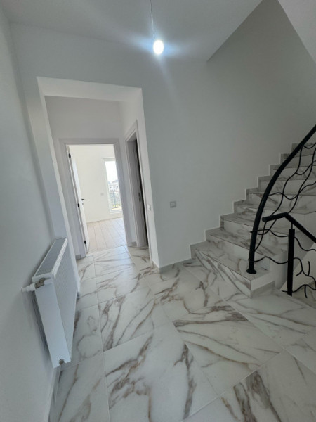 Casa de Inchiriat/P+1+M Stada Diamantului 