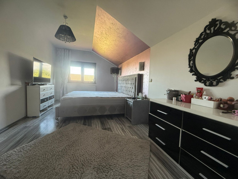 Vanzare Casa-Duplex/P+M Curte de 500mp/Cristalului