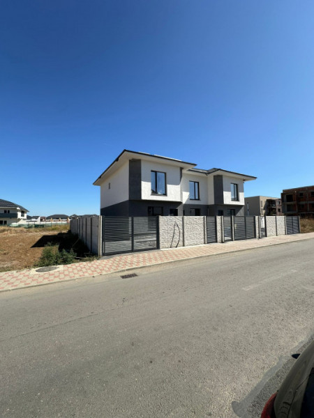 Casa de vanzare tip Triplex P+1+Pod/3 camere id nr 30