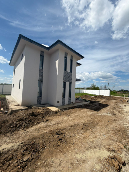 Casa/Vila Individuala Bragadiru Central 4 camere/id nr 36