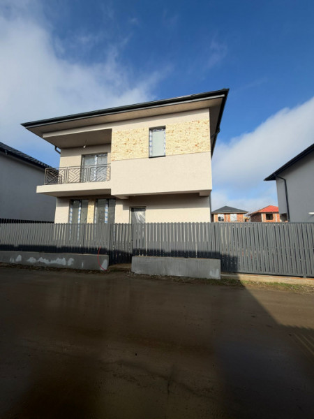 Vanzare Casa/Vila Individuala 4 camere/Cristalului id nr 61