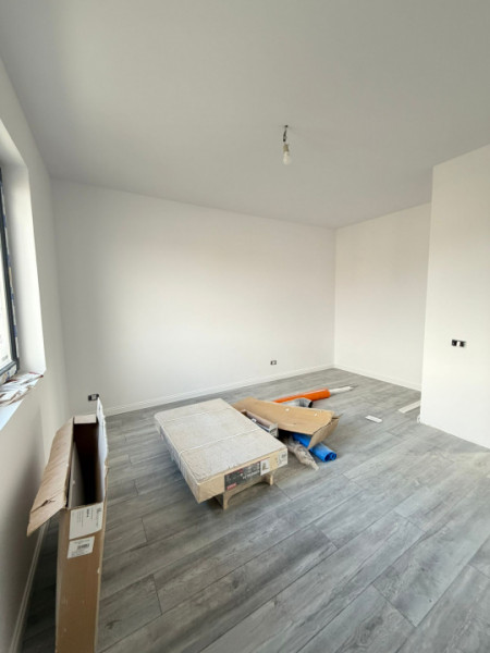 Vanzare Casa/Vila Individuala 4 camere/Cristalului id nr 61