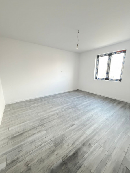 Vanzare Casa/Vila Individuala 4 camere/Cristalului id nr 61