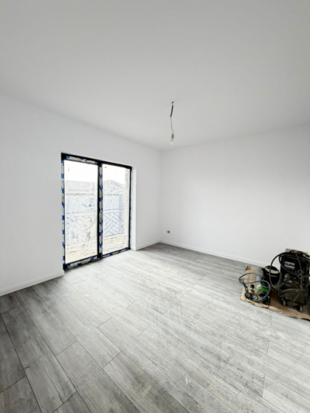 Vanzare Casa/Vila Individuala 4 camere/Cristalului id nr 61