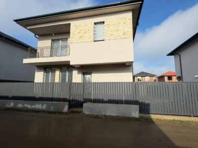 Vanzare Casa/Vila Individuala 4 camere/Cristalului id nr 61
