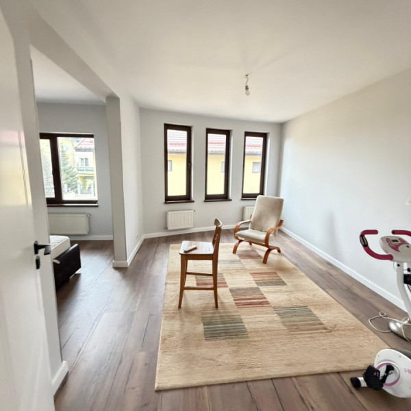 Vanzare Vila Individuala /Bragadiru str Mracineni/teren 500mp