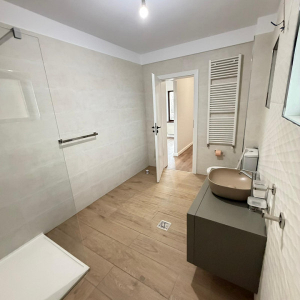 Vanzare Vila Individuala /Bragadiru str Mracineni/teren 500mp