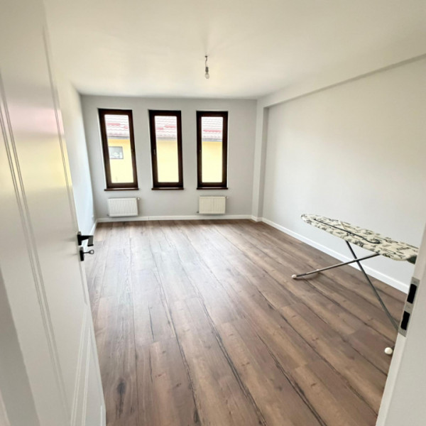 Vanzare Vila Individuala /Bragadiru str Mracineni/teren 500mp