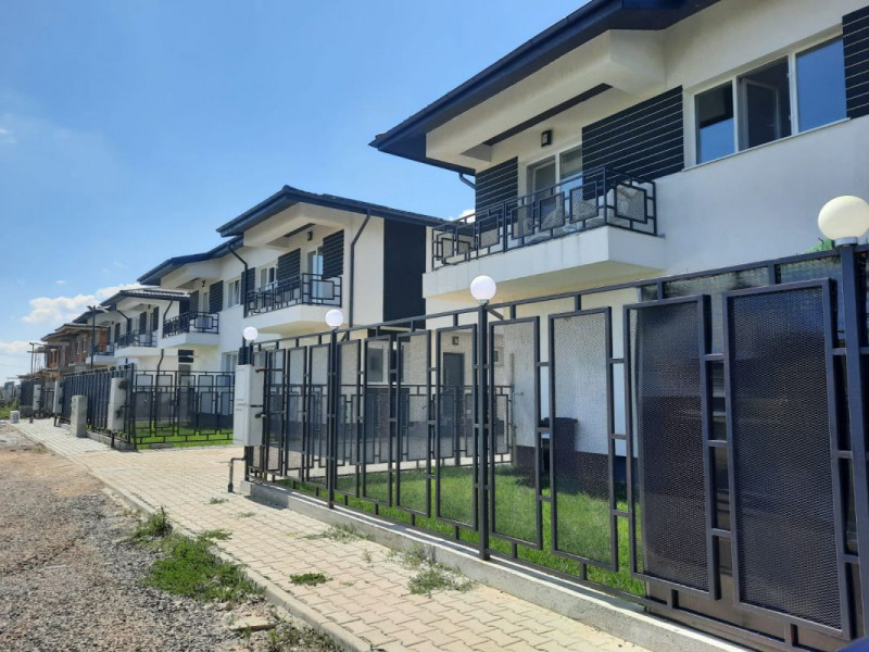 Vila 3 camere 2 bai Izolata Fonic Finisaje Premium id. 1