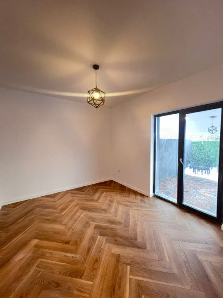 Vanzare Apartament 2 camere+curte 60mp si 2 locuri de parcare