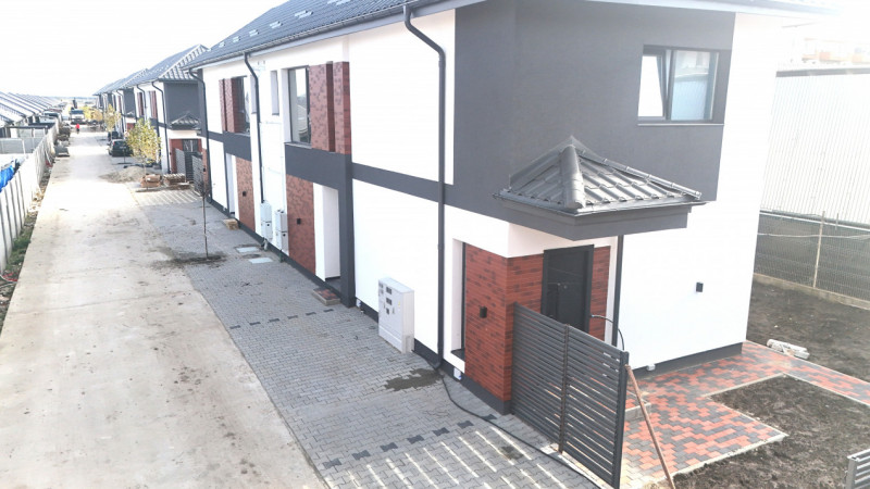 Vanzare Apartament 2 camere+curte 60mp si 2 locuri de parcare