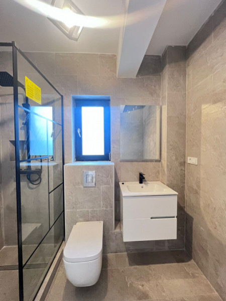 Vanzare Apartament 2 camere+curte 60mp si 2 locuri de parcare