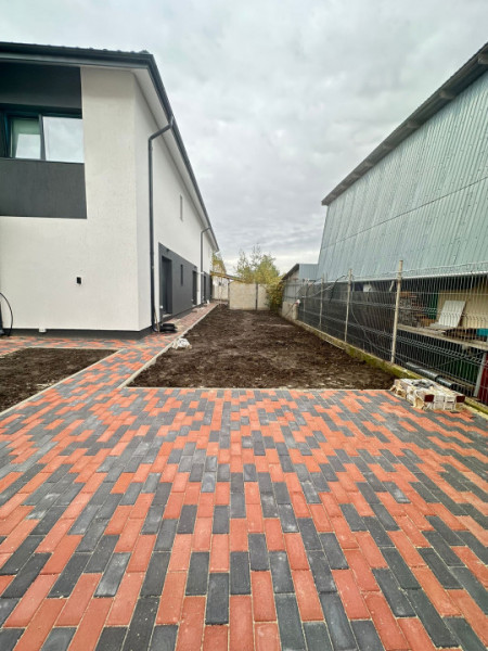 Vanzare Apartament 2 camere+curte 60mp si 2 locuri de parcare