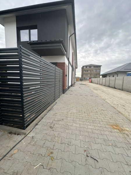 Vanzare Apartament 2 camere+curte 60mp si 2 locuri de parcare