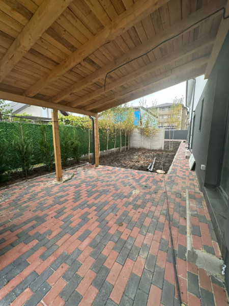 Vanzare Apartament 2 camere+curte 60mp si 2 locuri de parcare