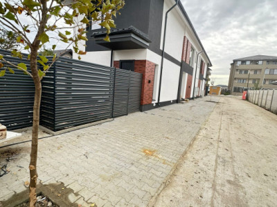 Vanzare Apartament 2 camere+curte 60mp si 2 locuri de parcare